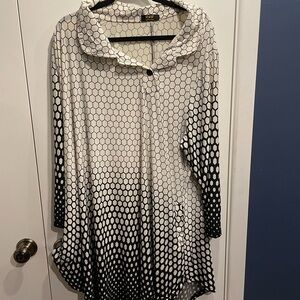 Black and White Women's Tunic Top